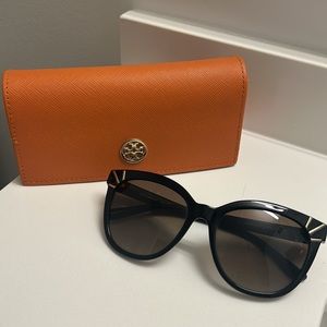 Tory Burch Cat-eye Sunglasses - black/gold with polarized lenses